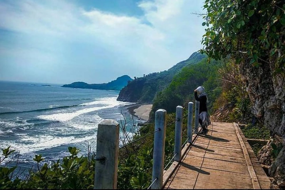 Pantai Surumanis